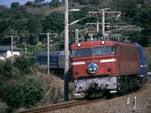 ED76が牽引する寝台特急なは