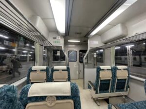 特急イブニングウェイの車内