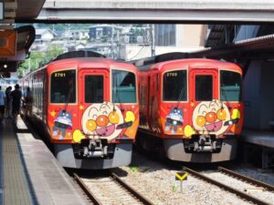 アンパンマン南風2700系同士の交換